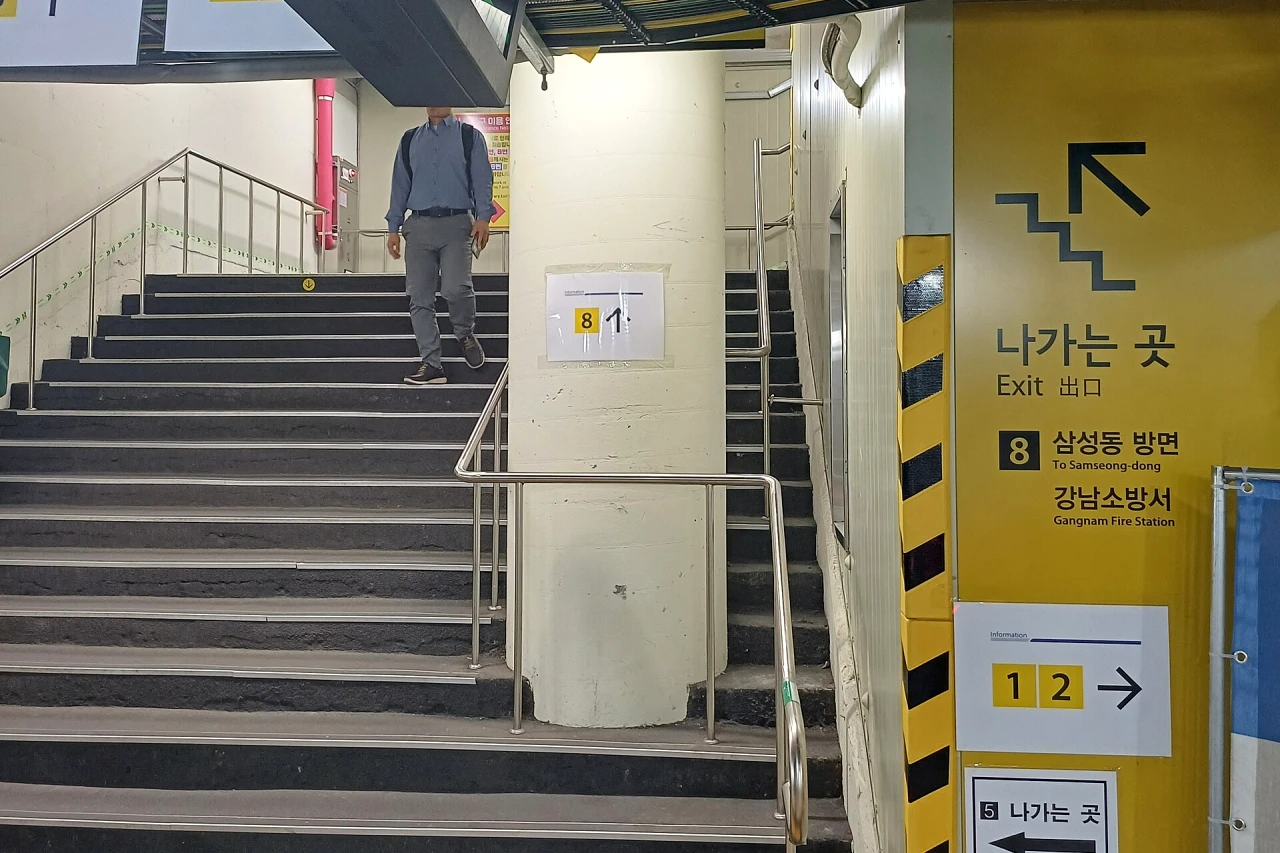 Traveller using a smartphone on a Seoul street