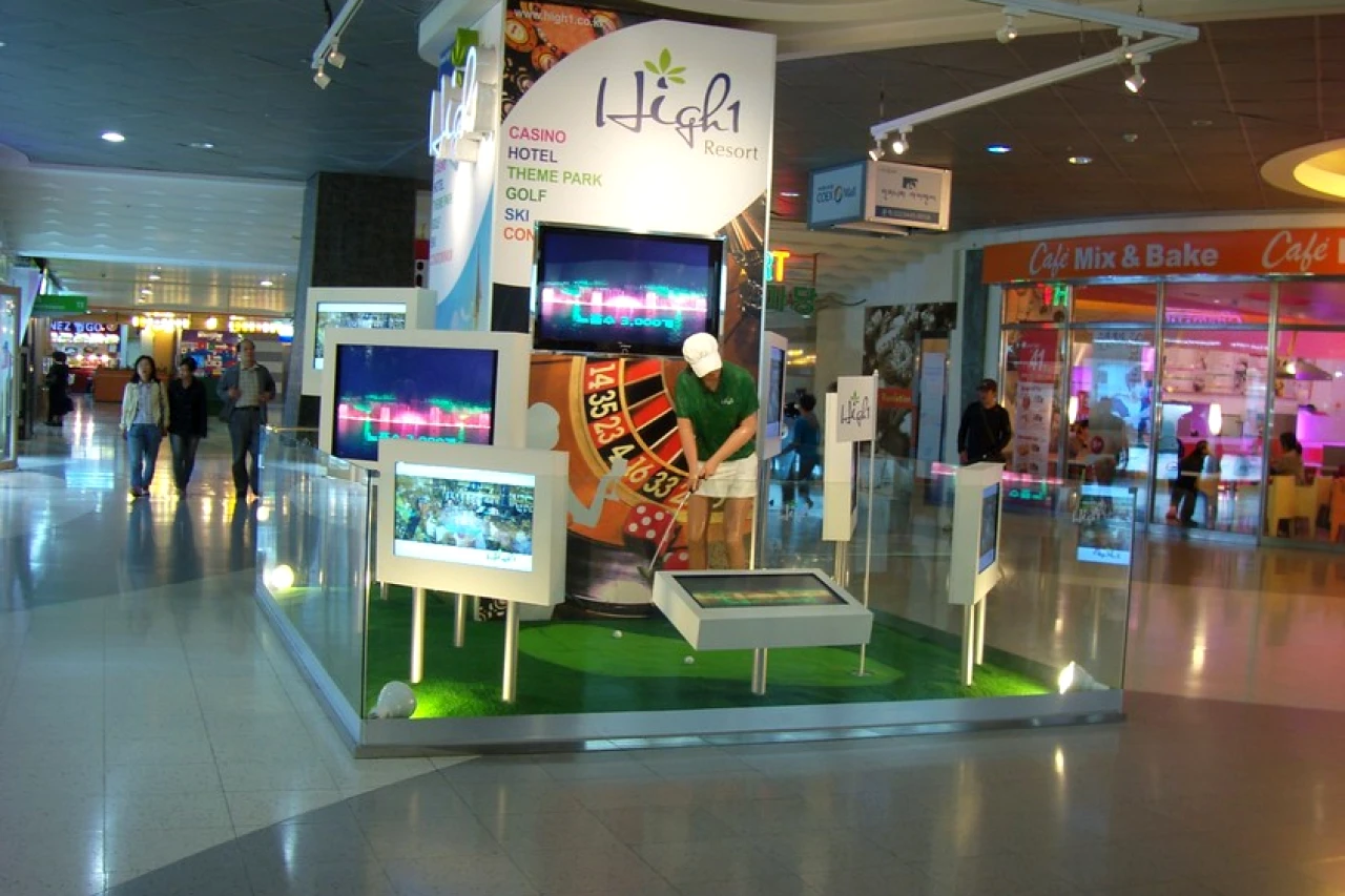 Shopping scene in a vibrant Seoul retail district